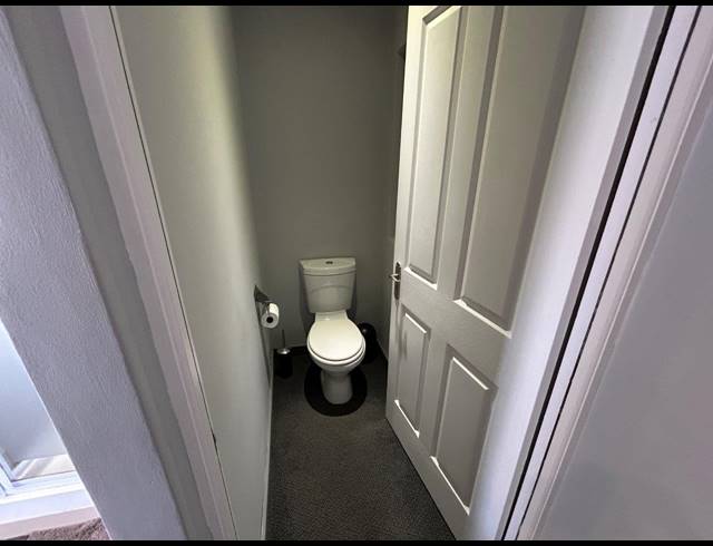 5 BEDROOM HOUSE FOR SALE IN JEFFREYS BAY CENTRAL